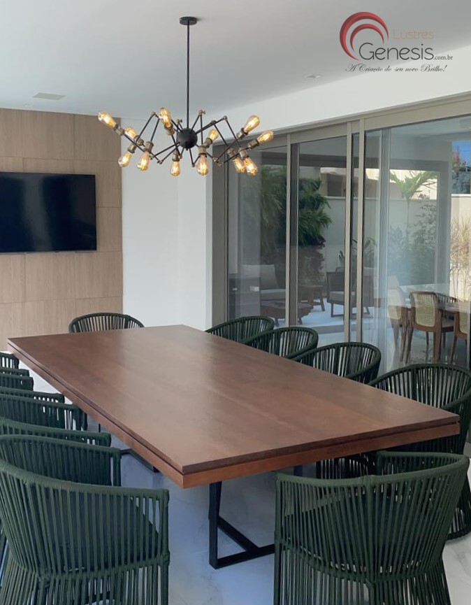Lustre Pendente Moderno Hasan instalado em uma área gourmet moderna com mesa de jantar e cadeiras elegantes. Lustres Gênesis loja online de Lustres e Iluminação Decorativa